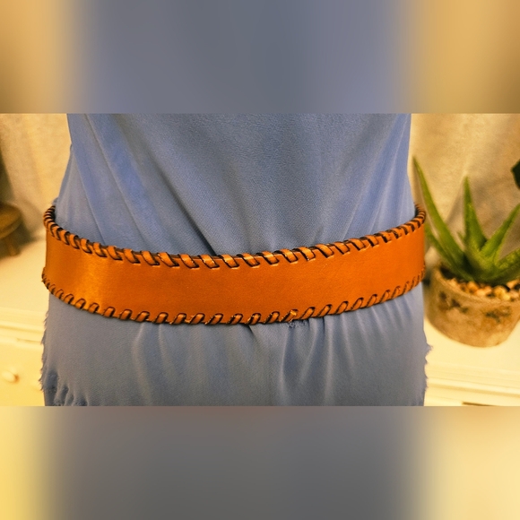 Banana Republic Tan Leather Belt - Picture 2 of 5